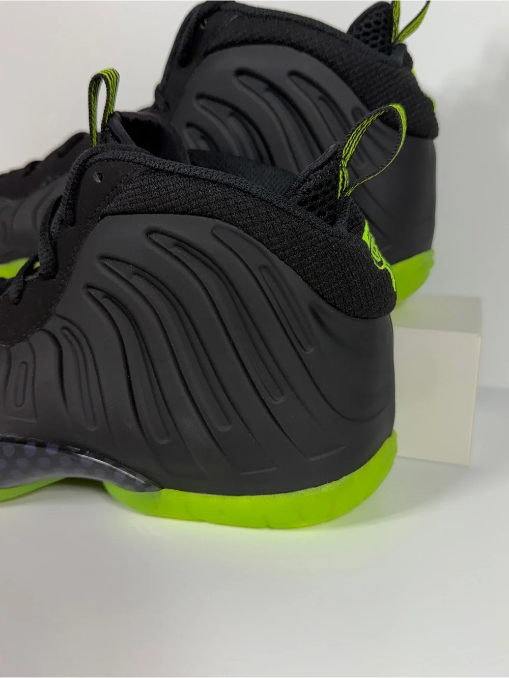 NIKE LITTLE POSITE ONE GS BLACK VOLT FOAMPOSITE KIDS SHOES SIZE 7Y NEON GREEN